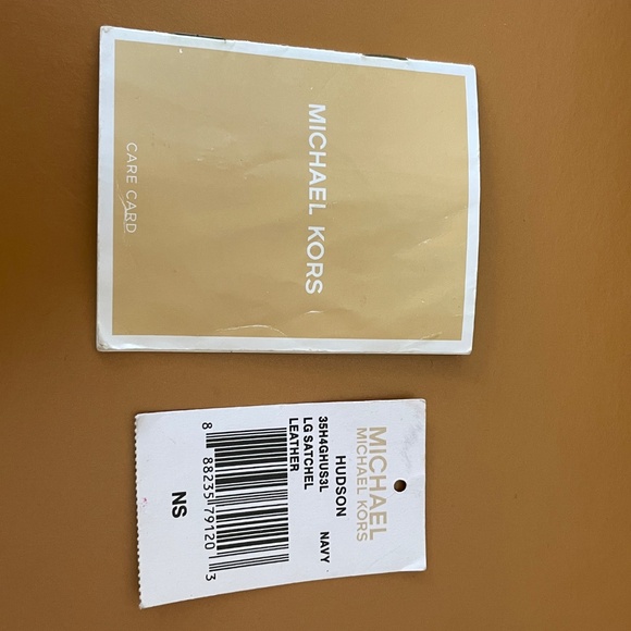 Michael Kors Hudson Satchel - Picture 4 of 6